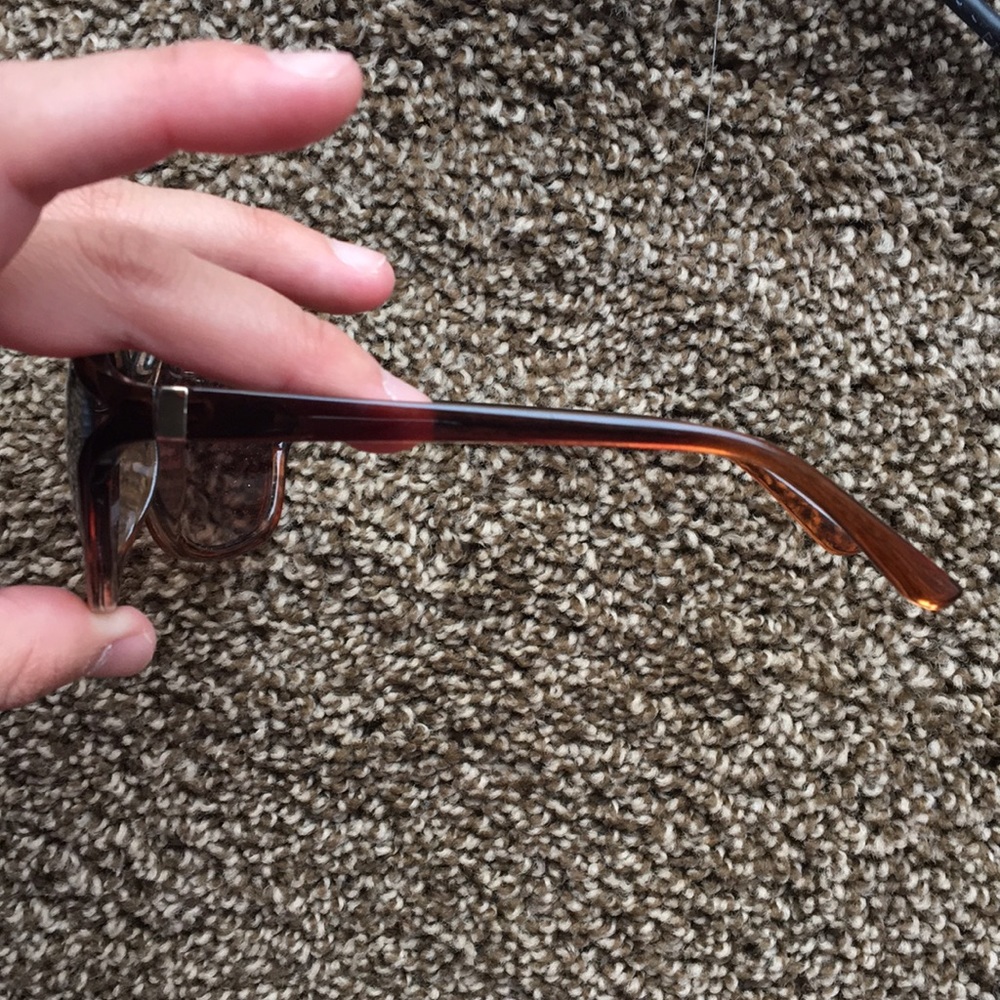 Two sunglasses - Picture 4 of 4
